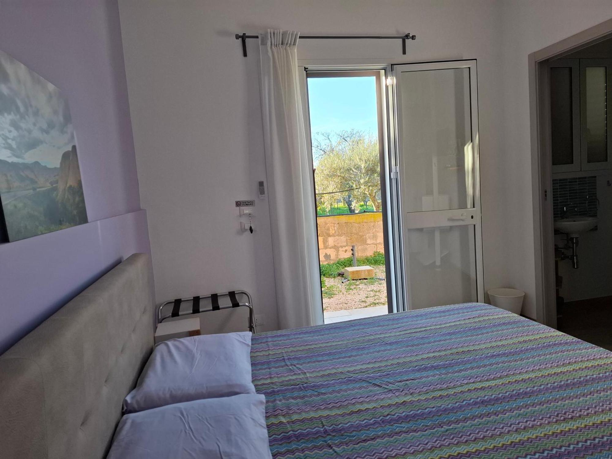Turtle Island Apartments Санта-Кроче-Камерина Номер фото